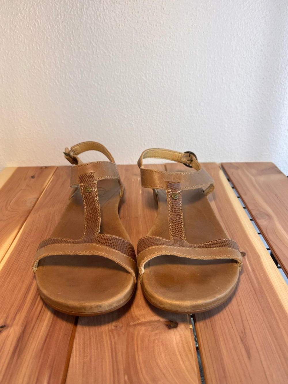 Olukai Hi’ona Women's Brown Leather T-Strap Sandals